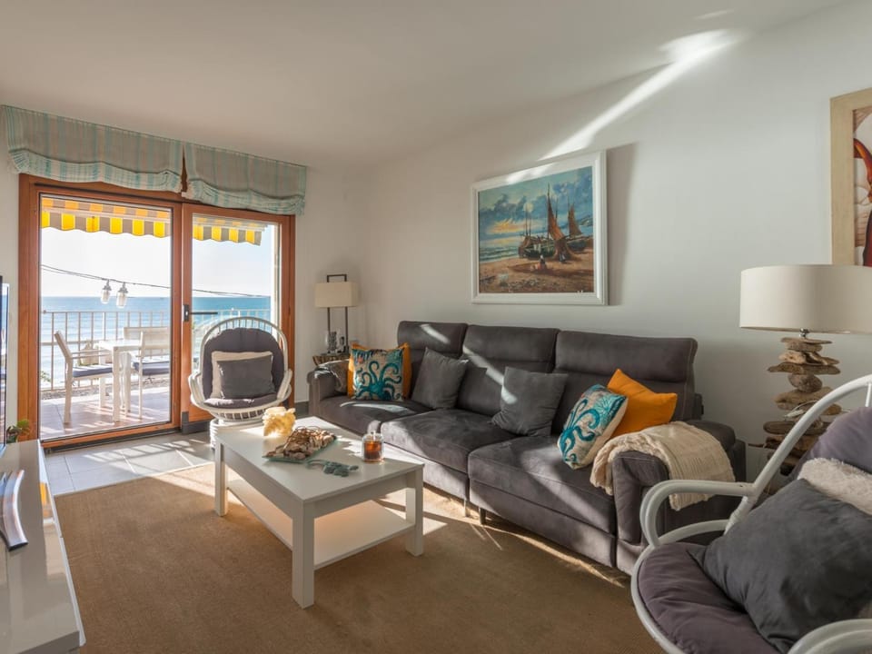 Apartamento cómodo frente al mar con acceso directo a la playa - ES-332-6 Apartment in Garraf