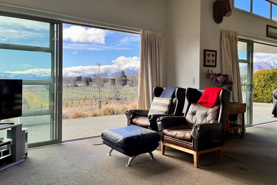 Patio, TV and multimedia, Living room, Seating area, Mountain view, Location