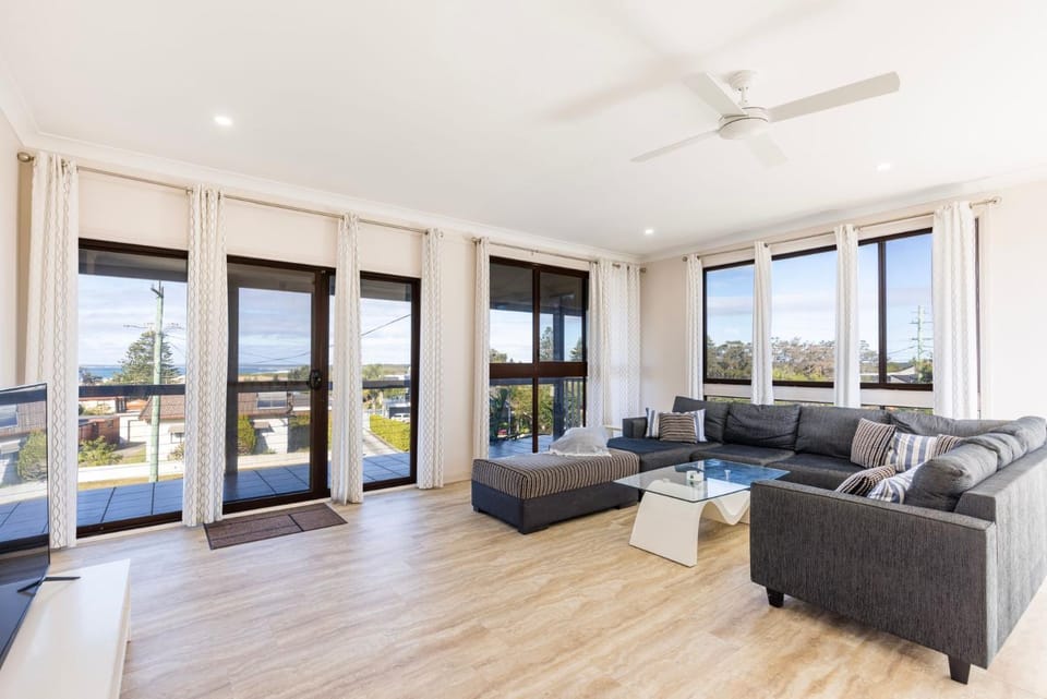 Seas the Day - Pet Friendly - Ocean Views House in Culburra Beach