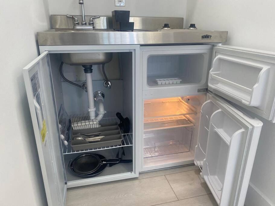 Excellent location Miami Brickell Studio Apartment in Coral Gables