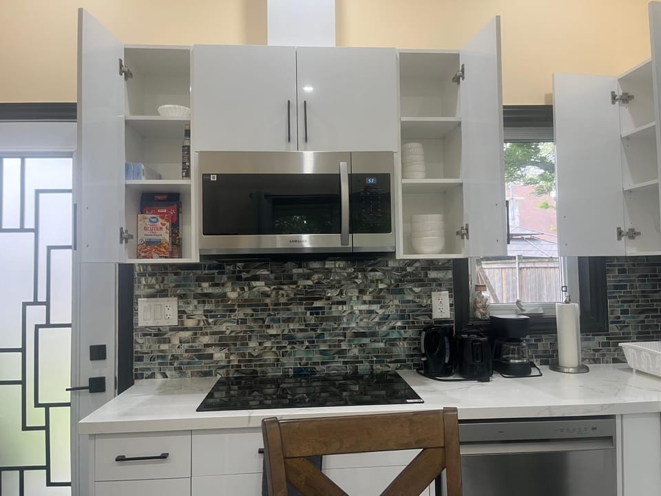 Kitchen or kitchenette, oven, pet friendly, stove