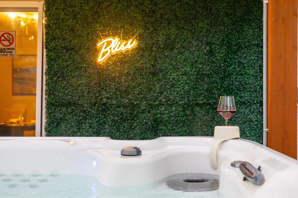 Hot Tub, Hot Tub