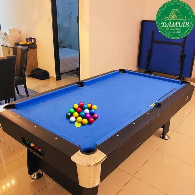 Billiard, Game Room