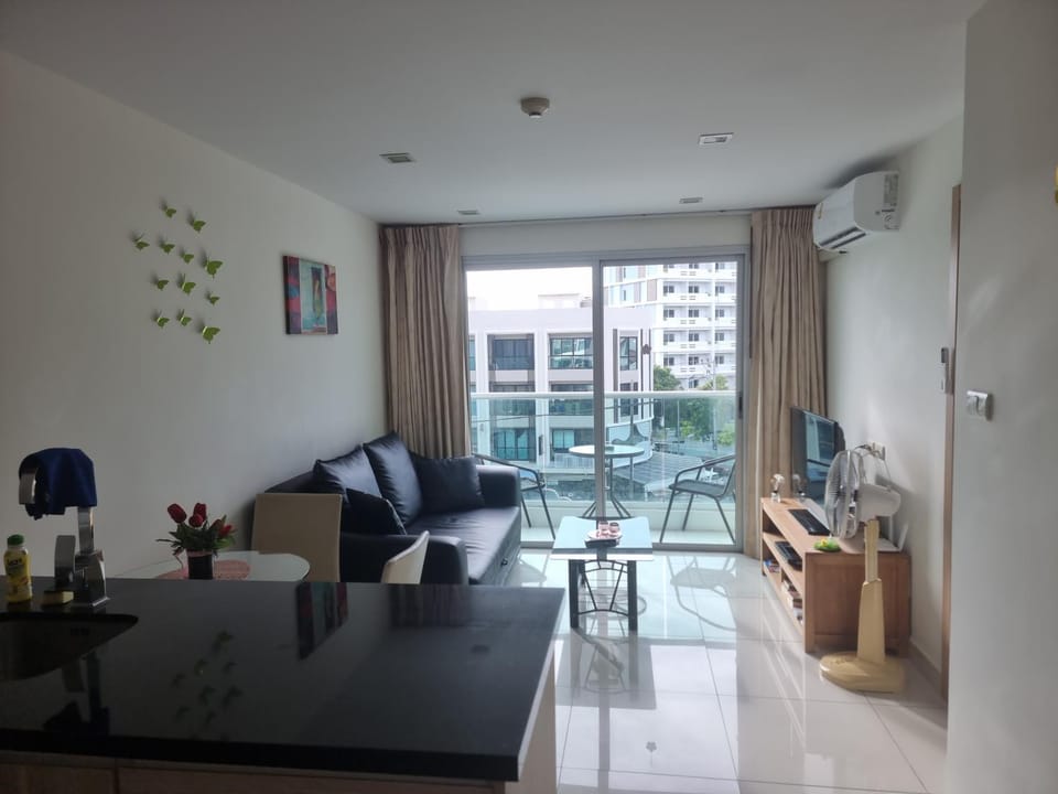 TV and multimedia, View (from property/room), Living room, Seating area