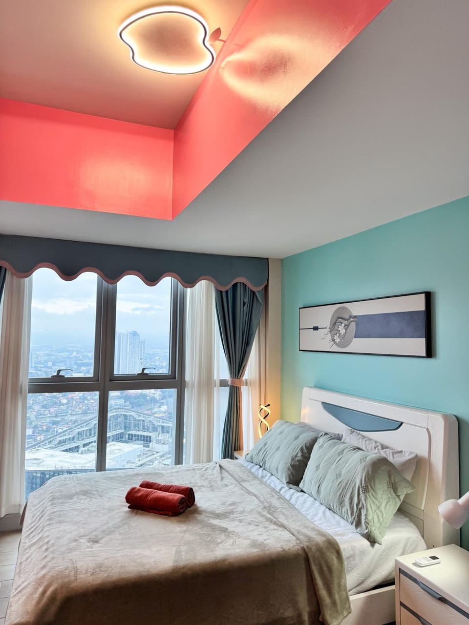 Elegant 4BR with balcony and bathtub in Uptown BGC Apartment hotel in Makati