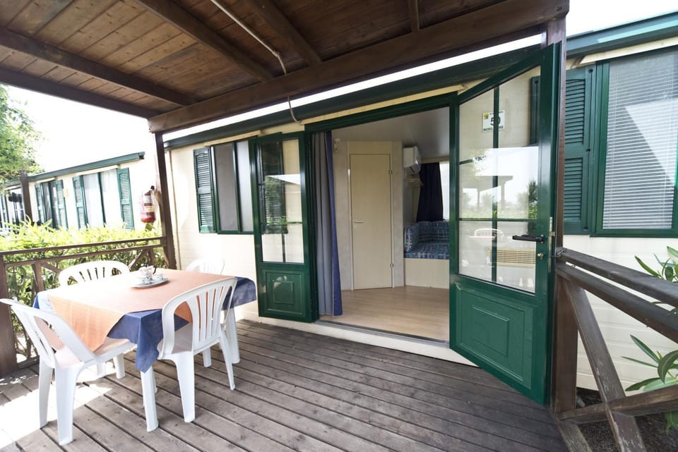 Patio, Facade/entrance, Balcony/Terrace