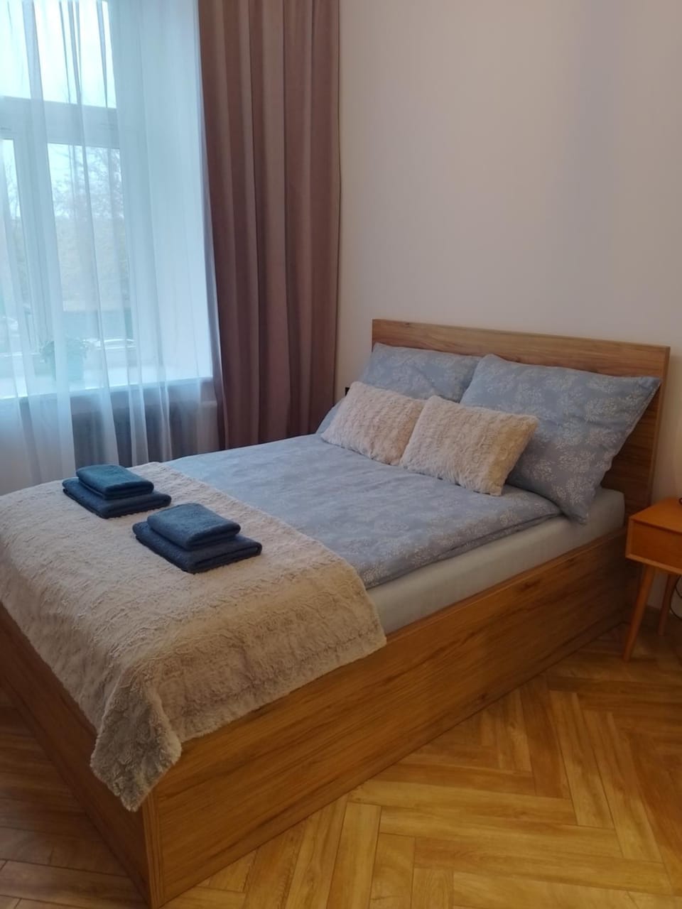Bed, Photo of the whole room, Bedroom, towels