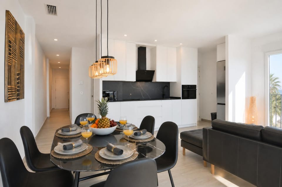 Kitchen or kitchenette, Living room, Seating area, Dining area