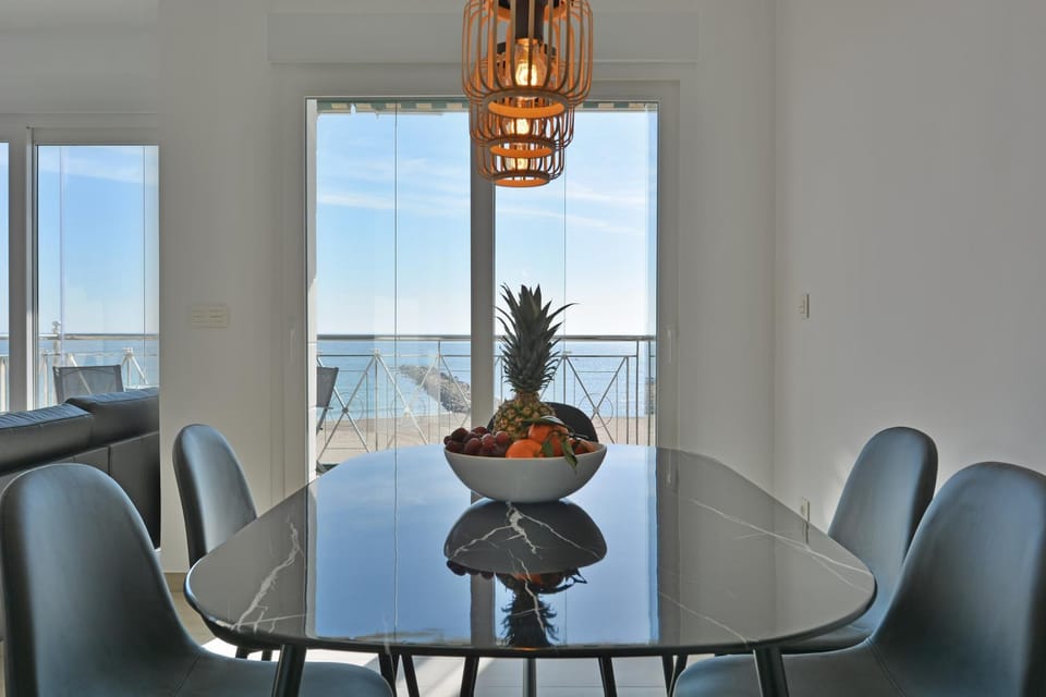 Living room, Dining area, Sea view