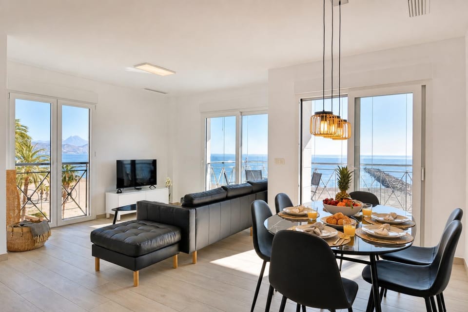 TV and multimedia, Living room, Seating area, Dining area, Sea view