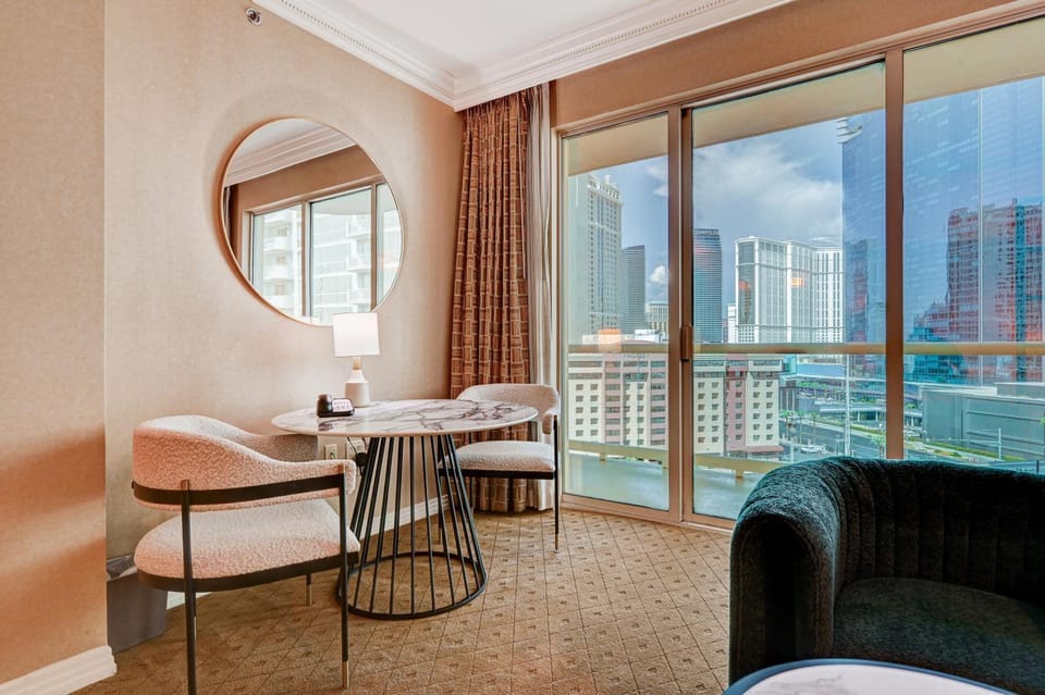 Amethyst Studio Suite MGM Signature STRIP VIEW Balcony Apartment hotel in Las Vegas Strip