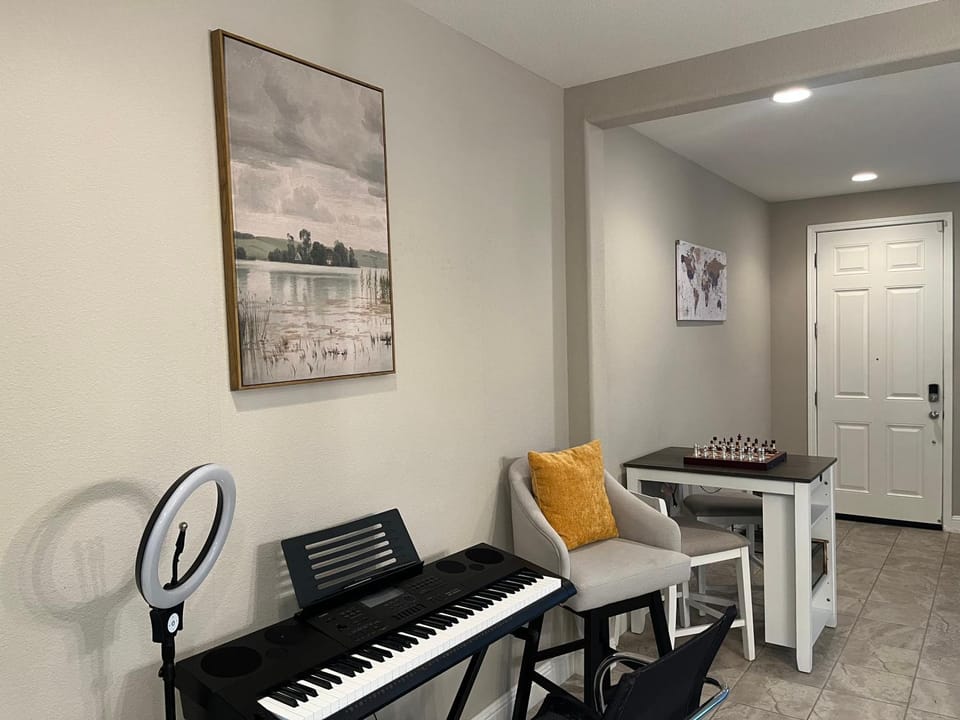 Placid Vibe Spacious 7-BR with Free Parking House in San Francisco Bay Area