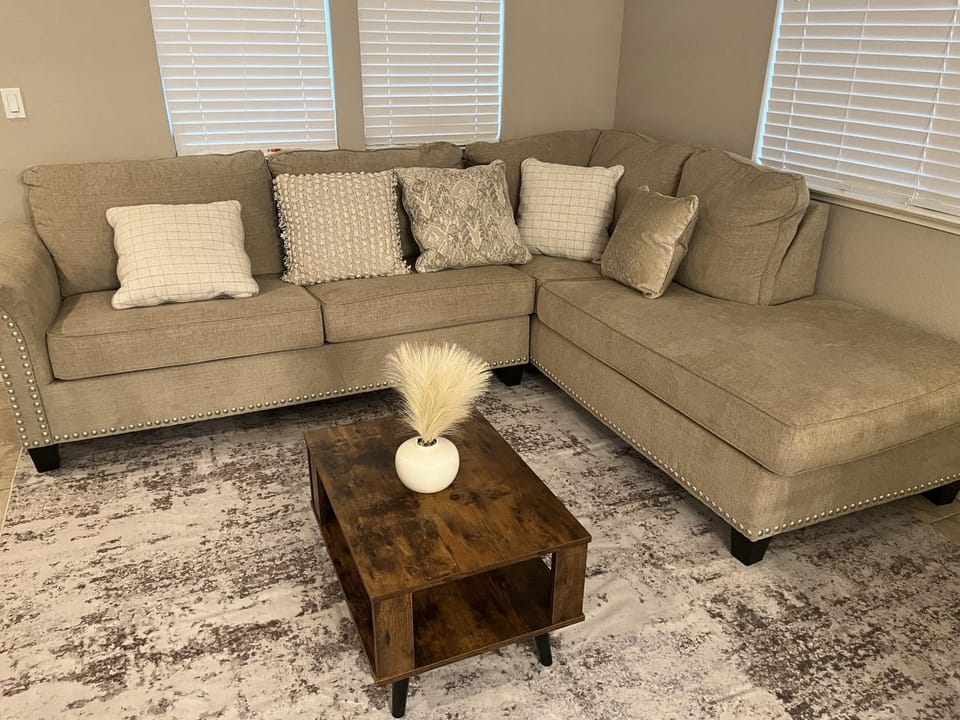 Placid Vibe Spacious 7-BR with Free Parking House in San Francisco Bay Area