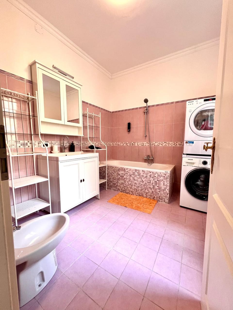 Shower, Bathroom, Bath, washing machine, dryer