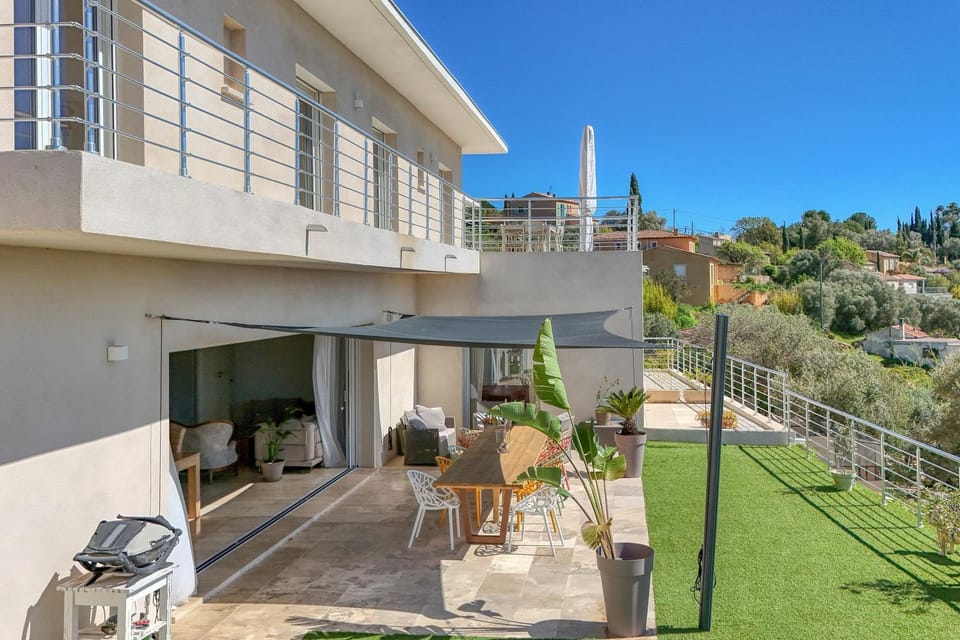 Property building, View (from property/room)