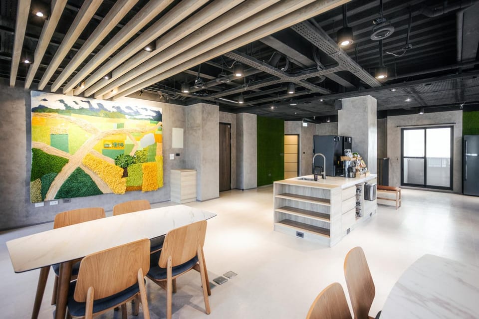Food and drinks, Seating area