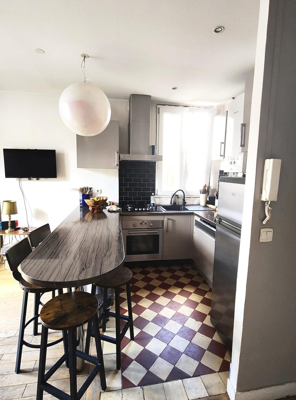 appartement entier proche métro ligne1 Apartment in Paris