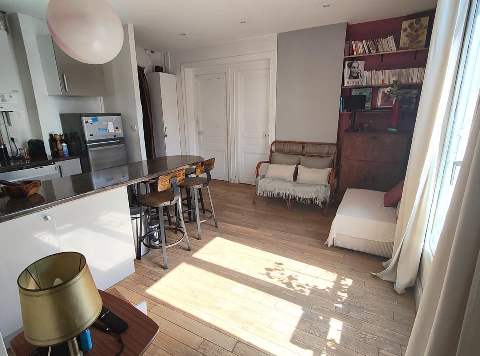 appartement entier proche métro ligne1 Apartment in Paris