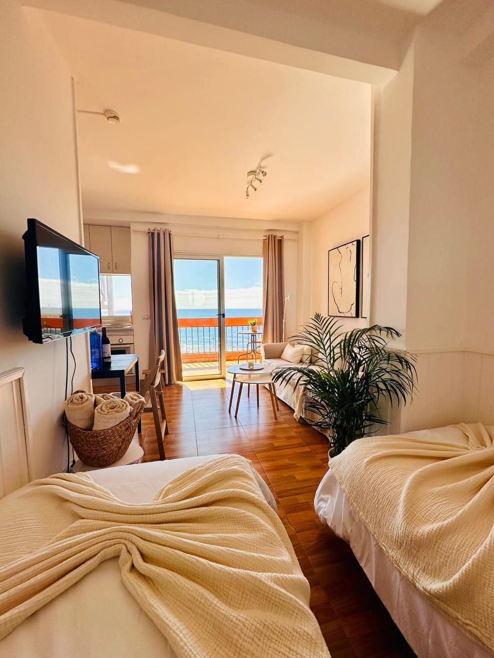 Bed, Living room, Photo of the whole room, Bedroom