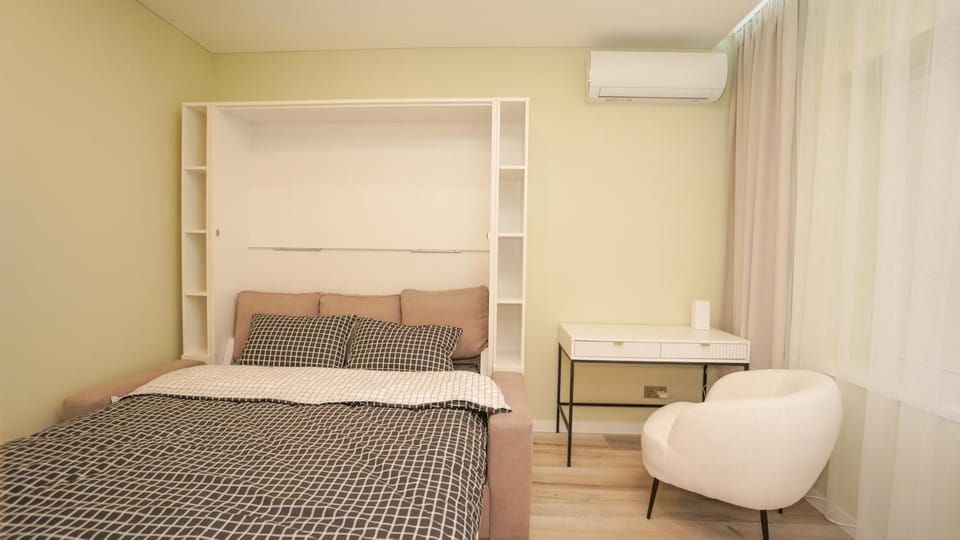 Bed, Living room, Photo of the whole room, Seating area, Bedroom, air conditioner