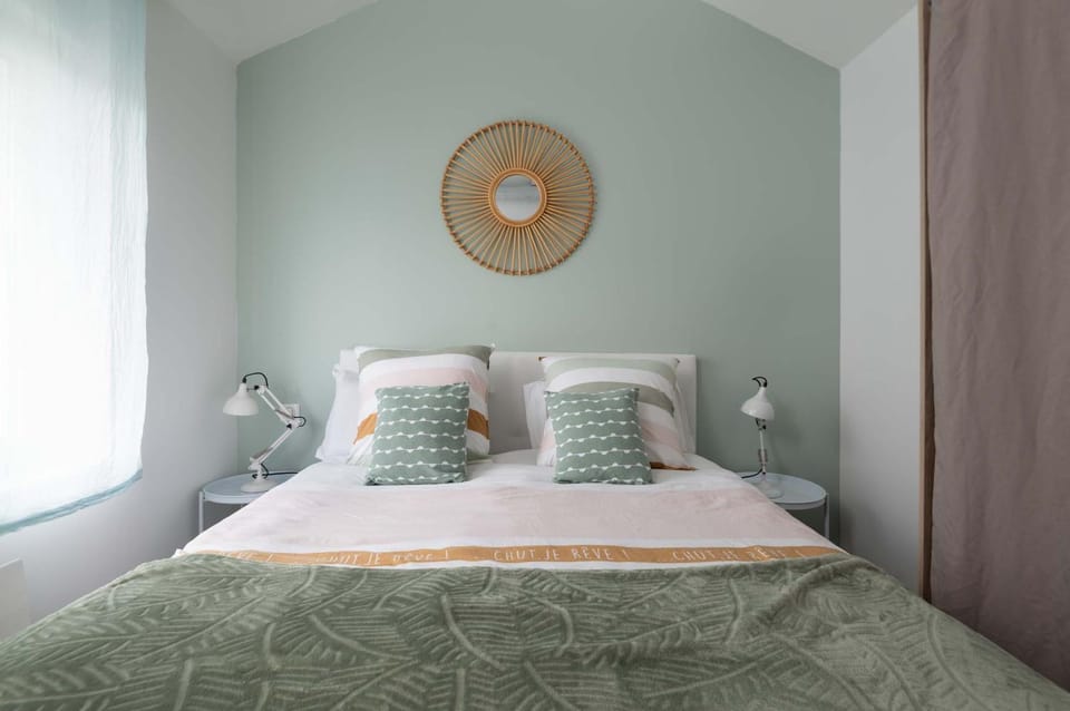 Bed, Photo of the whole room, Bedroom, heating