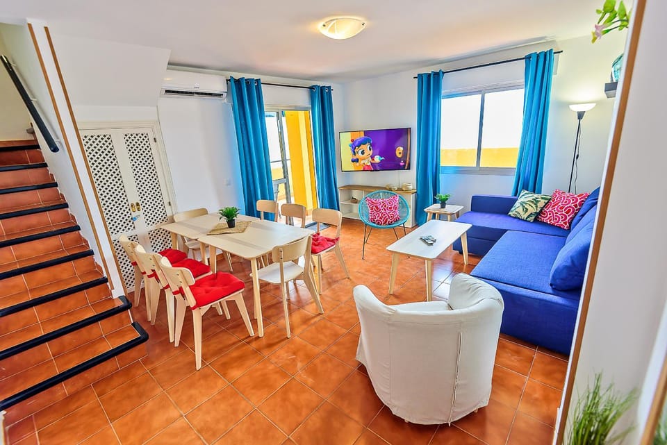 TV and multimedia, Balcony/Terrace, Living room, Seating area, Dining area, Beach, Sea view, air conditioner