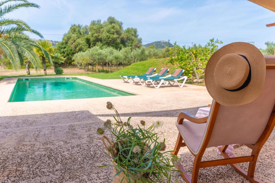 Garden view, Pool view, Swimming pool, sunbed