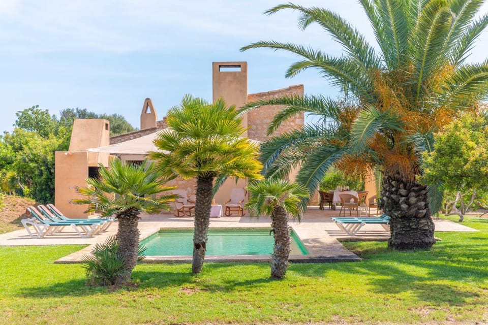 Property building, Garden, Garden view, Pool view, Swimming pool