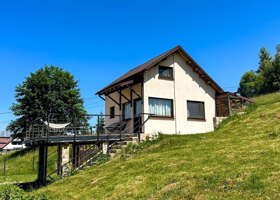 Property building, Garden, Balcony/Terrace