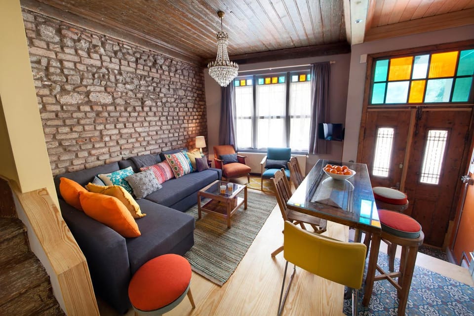 Living room, Seating area, Dining area