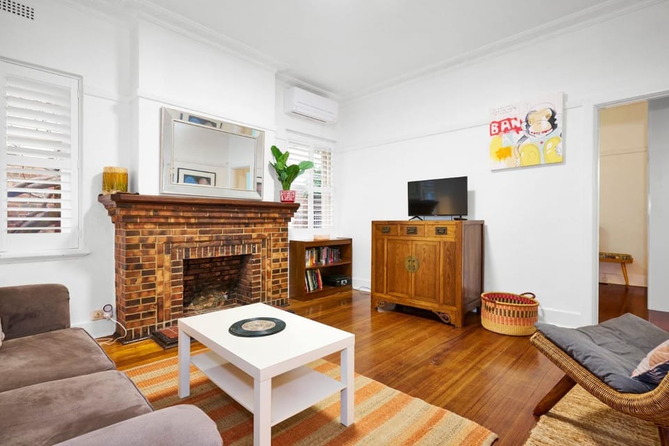 St Kilda Slumber Apartment in St Kilda Botanical Gardens