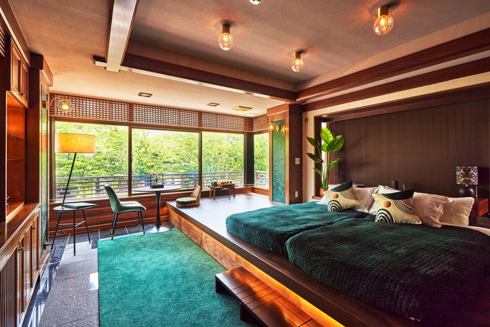 Bed, Living room
