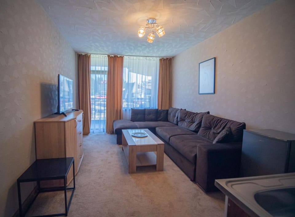 Communal lounge/ TV room, TV and multimedia, Living room, Seating area