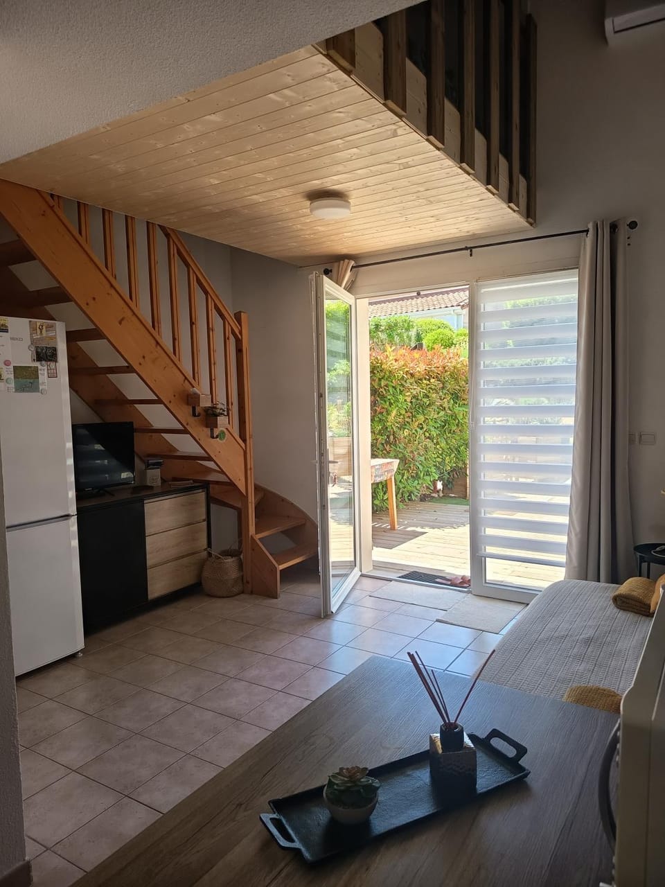 Facade/entrance, Dining area