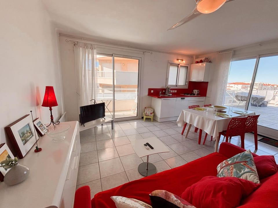Kitchen or kitchenette, Seating area