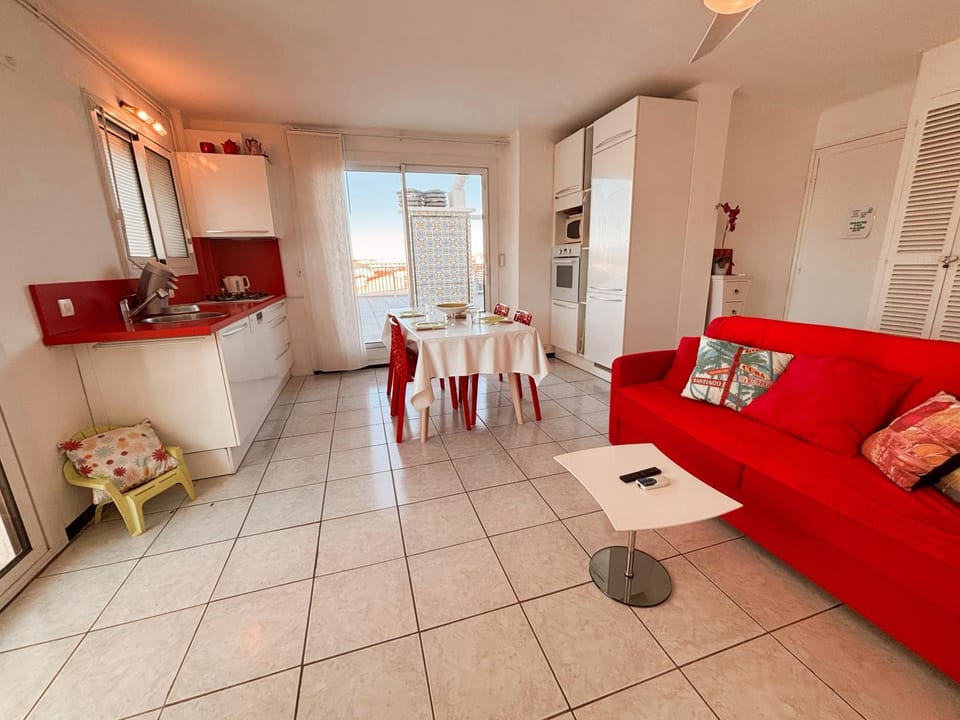 Kitchen or kitchenette, Living room