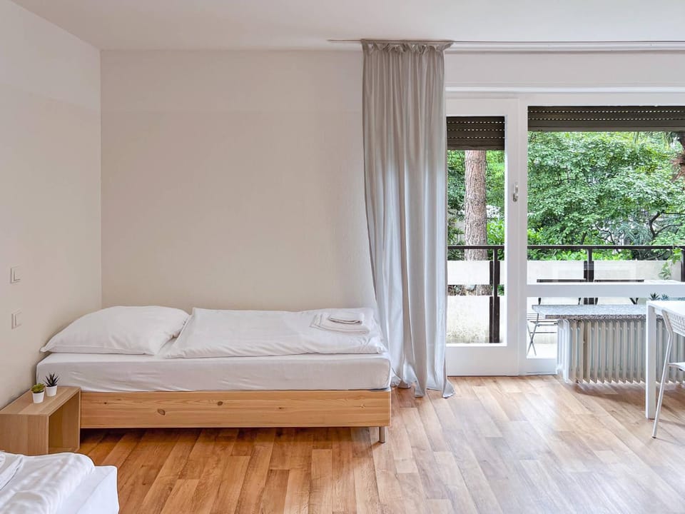 Bed, View (from property/room), Balcony/Terrace, Photo of the whole room, Bedroom