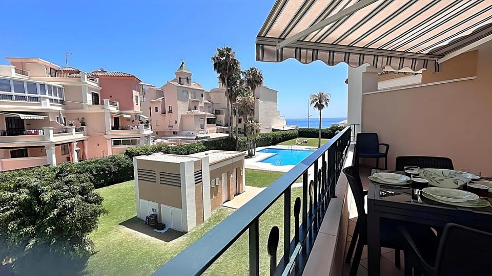 Day, View (from property/room), Balcony/Terrace, Dining area, Pool view, Sea view, Swimming pool