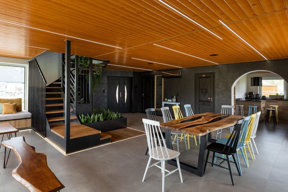 Kitchen or kitchenette, Living room, Seating area, Dining area