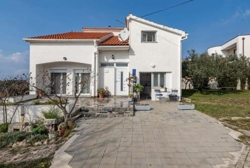 Property building, Day, Garden