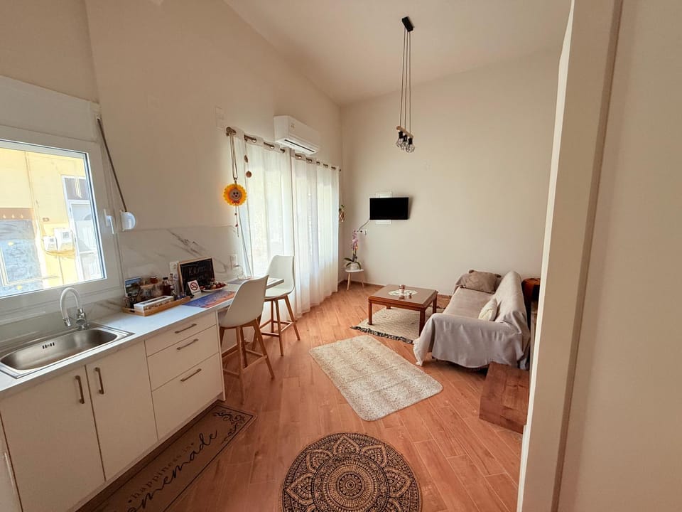 Living room, Photo of the whole room, Seating area