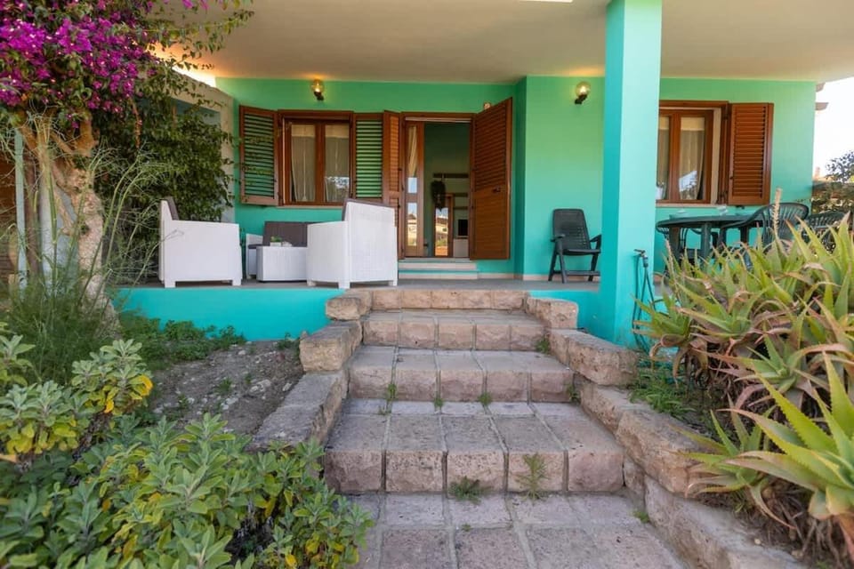 Casa Shanti - 5 Minuti dalla Spiaggia con Piscina Condominiale House in Sardinia