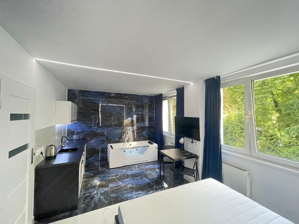 YOURAPART Karmelicka z Jacuzzi Apartment in Warsaw