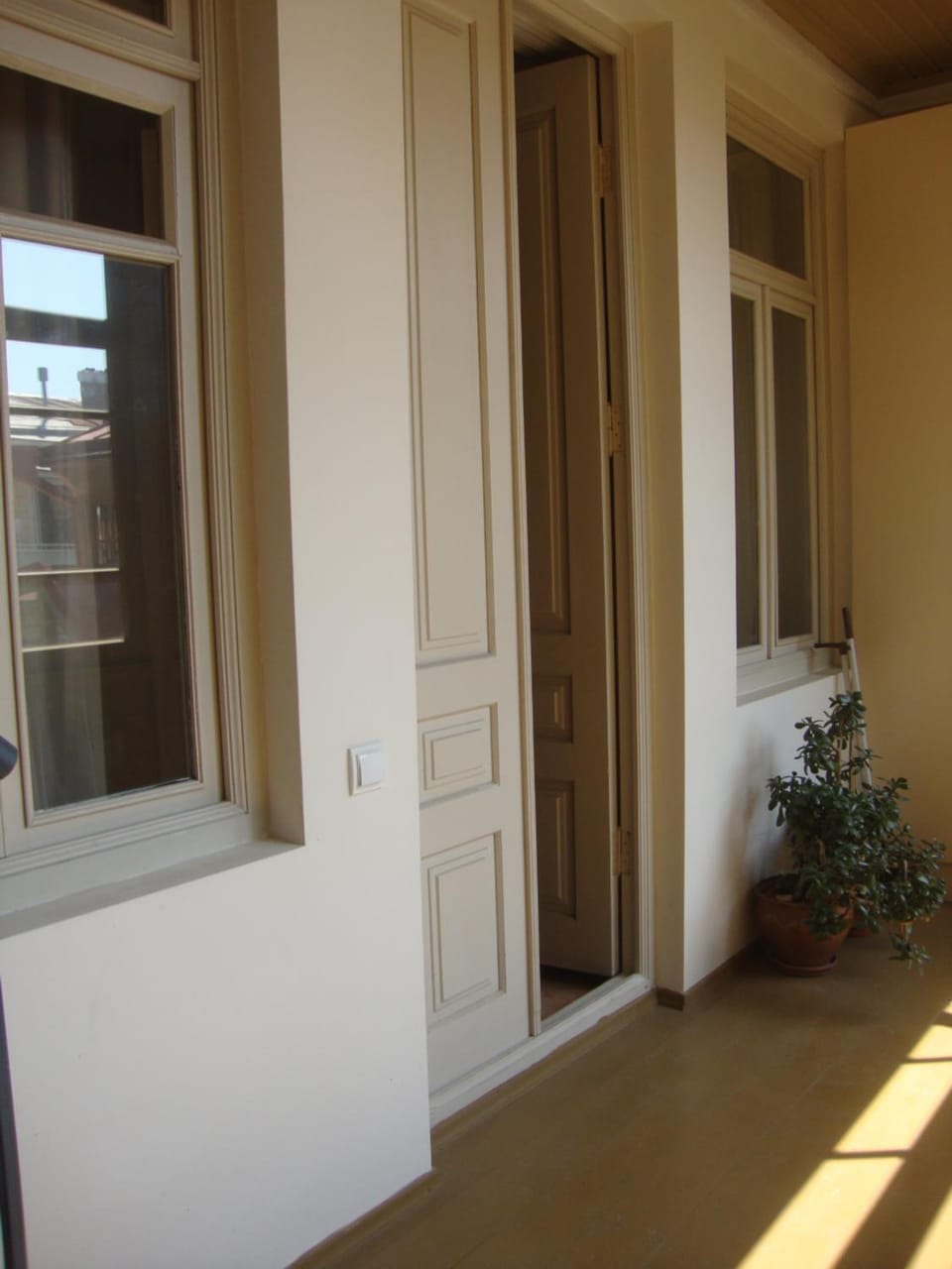 Facade/entrance