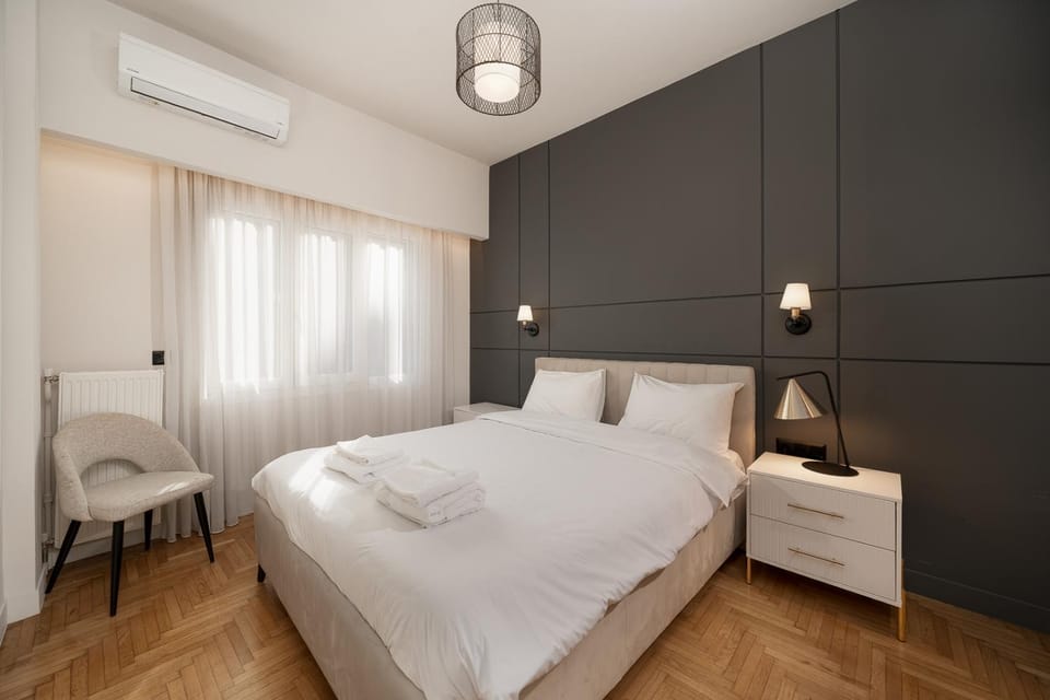 Bed, Bedroom, towels, air conditioner