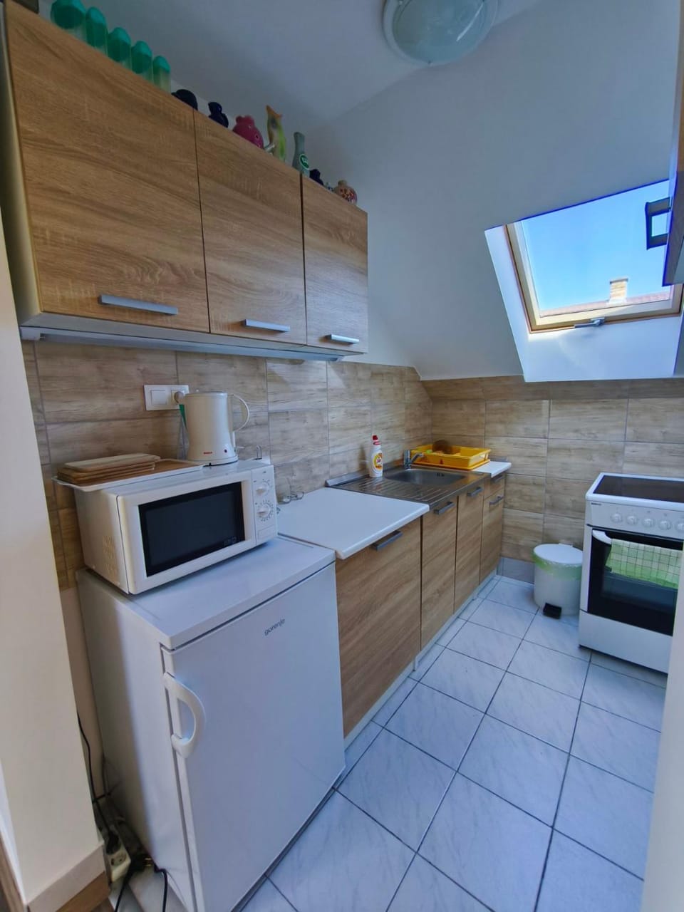 Kitchen or kitchenette