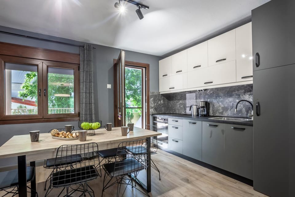 Kitchen or kitchenette, Dining area, dishwasher, oven, stove