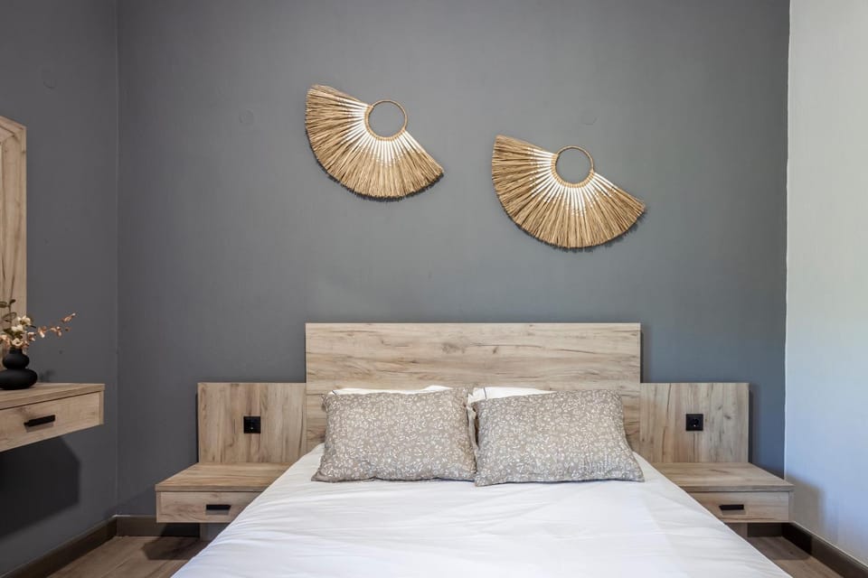 Bed, Decorative detail, Bedroom