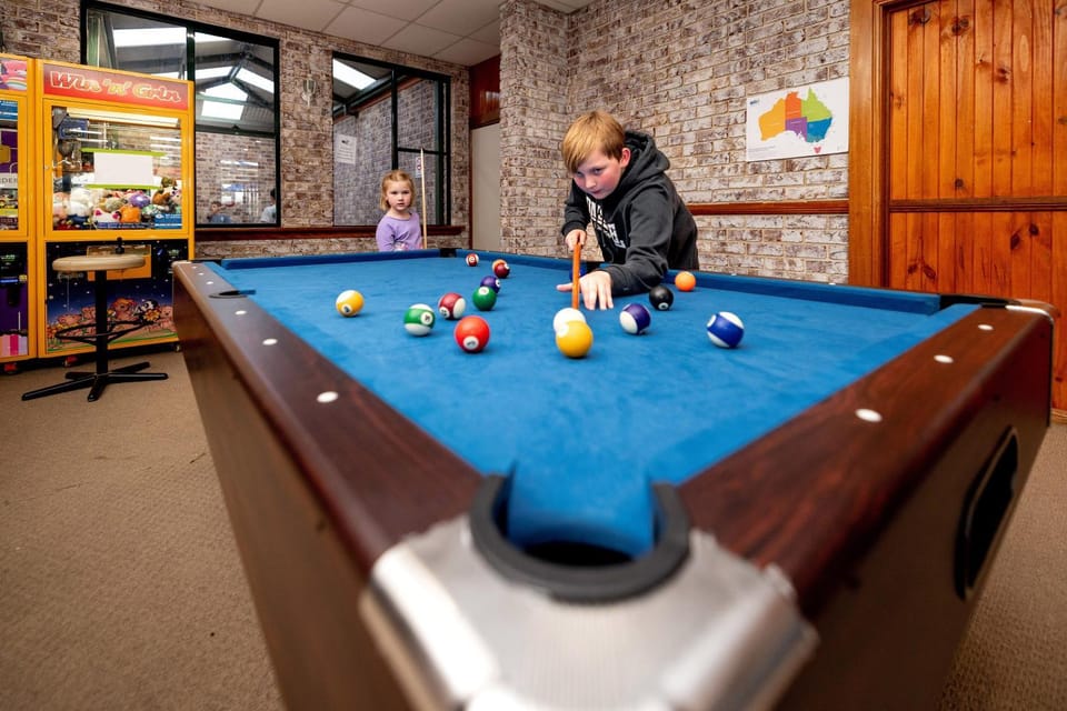 Billiard, Game Room, Game Room, group of guests