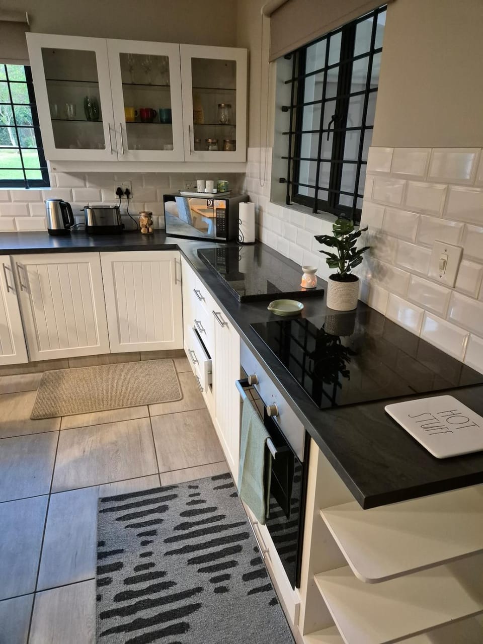 Coffee/tea facilities, Kitchen or kitchenette, pet friendly, stove